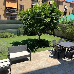 Casa Paestum. Your Wonderful Garden In Dom wakacyjny Rzym
