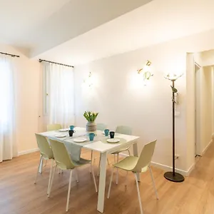 https://ricco-di-comfort-grande-luminoso-e-comodo.hotelinveneto.com