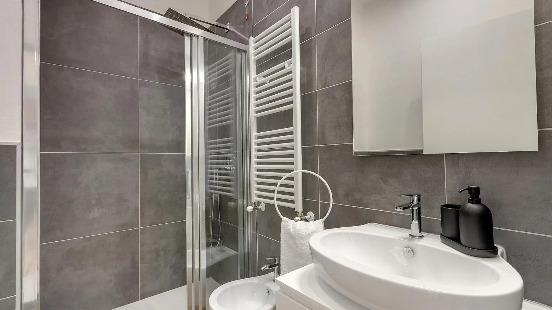 Cavour Apartments By Mamo Florence Italy